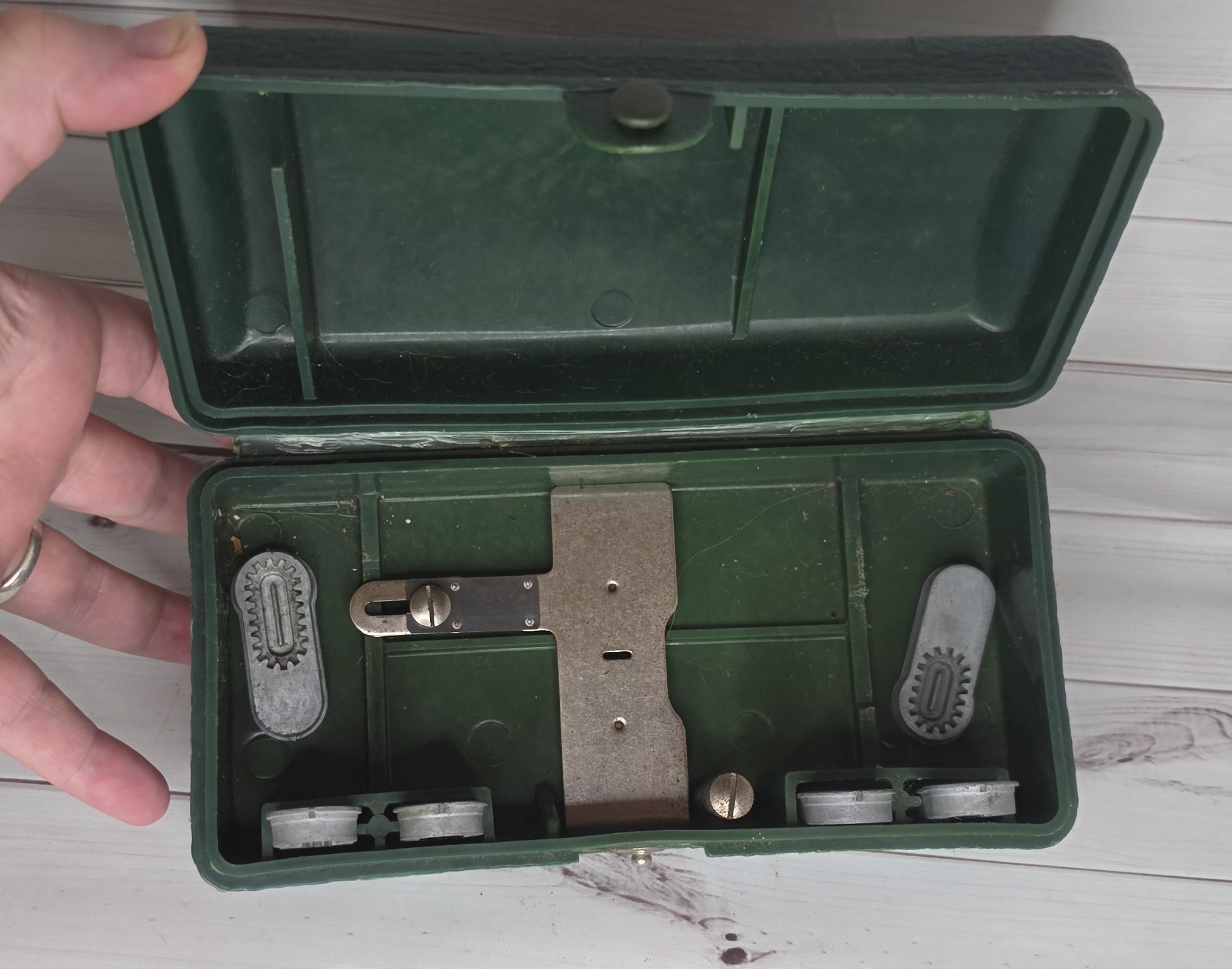 SINGER Buttonholer Attachment Set w/ Case  MPN 160506