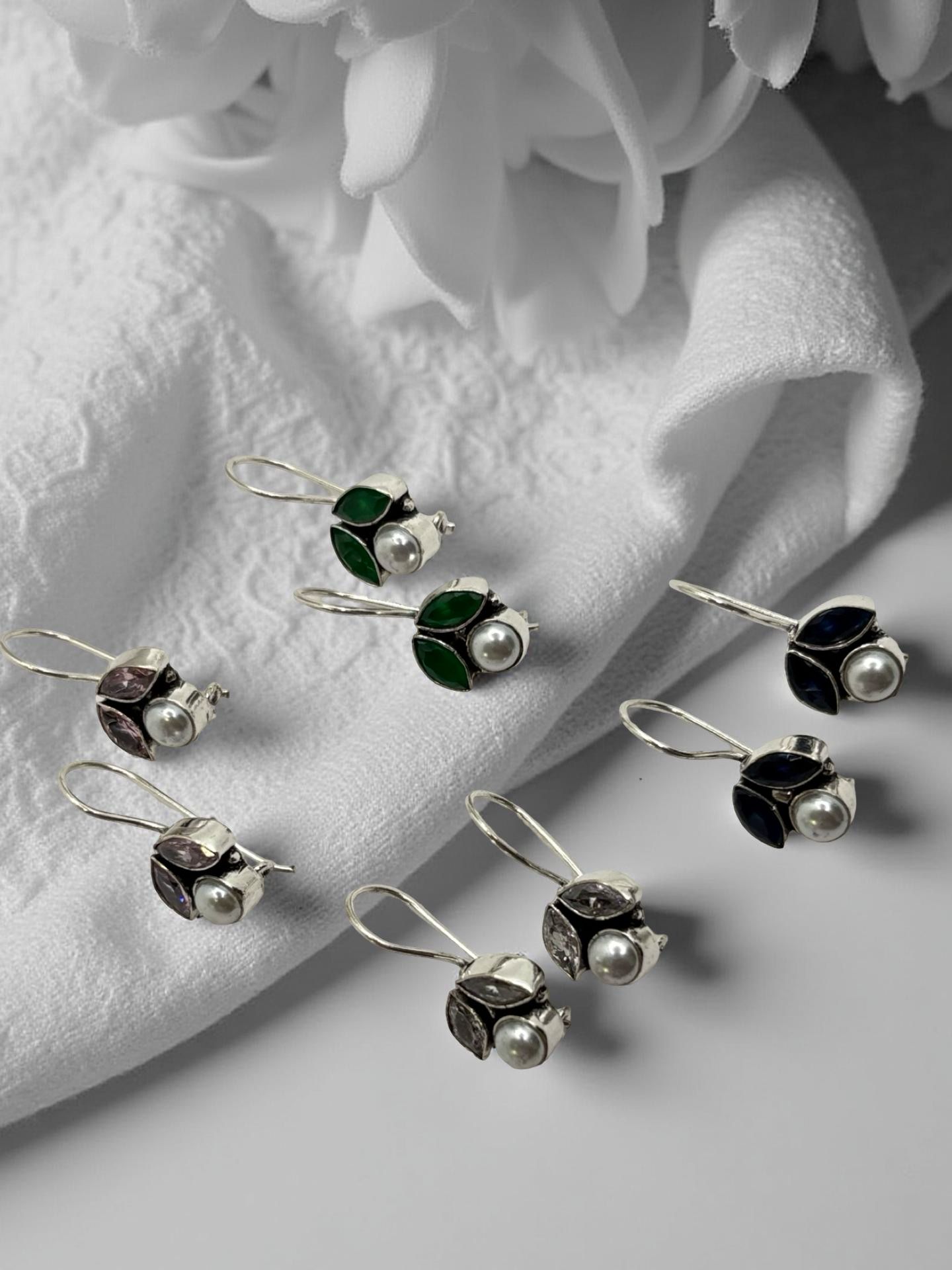 Small oxidised drops with Pear detailing