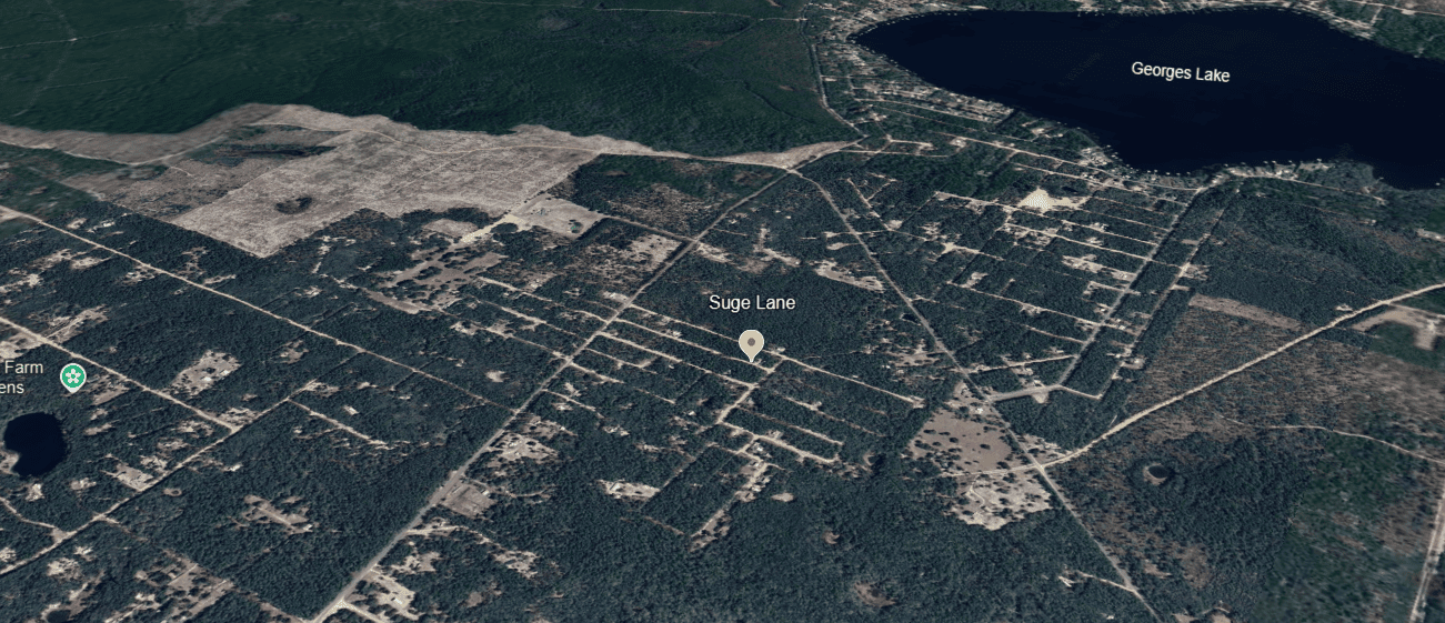 Suge Lane: 4 lots at a price of 2, including two corner lots.