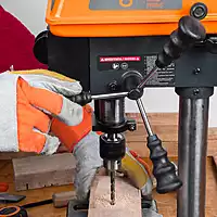 Taladro de piso 8", 1/3 HP (250 W), broquero 1/2", Truper TAPI-8 / 16174