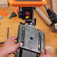 Taladro de piso 8", 1/3 HP (250 W), broquero 1/2", Truper TAPI-8 / 16174