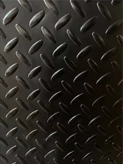 TAPETE ANTIDERRAPANTE USO RUDO 2.10MTS  X 6MTS