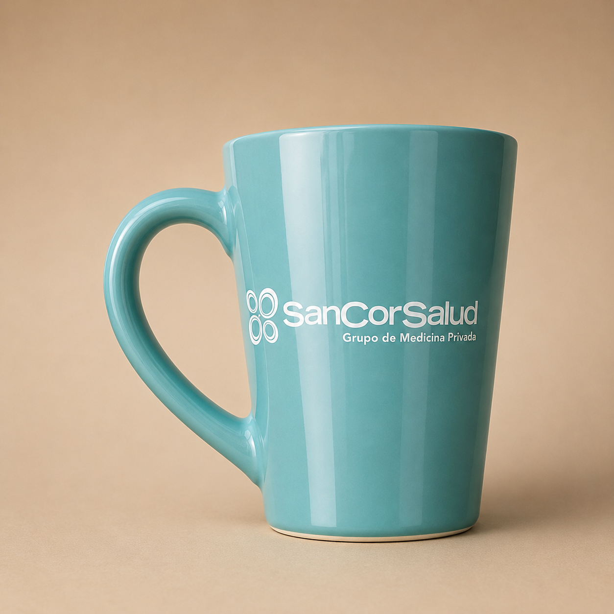 Taza alta con asas