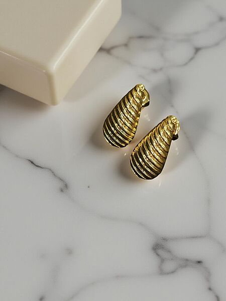 Textured Seashell Gold-Toned Stud Earrings
