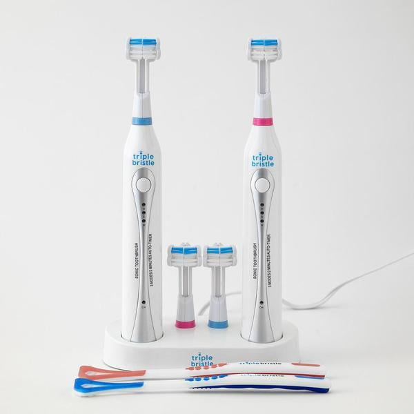 Juego de cepillos de dientes recargables Triple Bristle ™ Sonic Duo Juego de cepillos de dientes recargables Triple Bristle ™ Sonic Duo