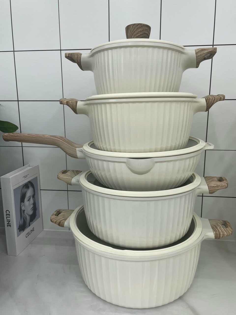 UAKEEN SET OF 5 POTS