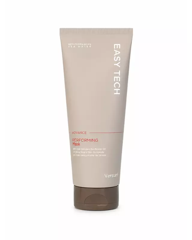Performing Mask Versum with sunflower and aloe vera for deep hair nourishment