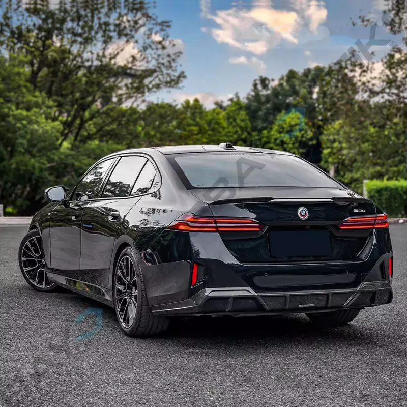 V-ST Style Carbon Fiber Trunk Spoiler – For 2024–2025 BMW G60 5 Series & G90 M5