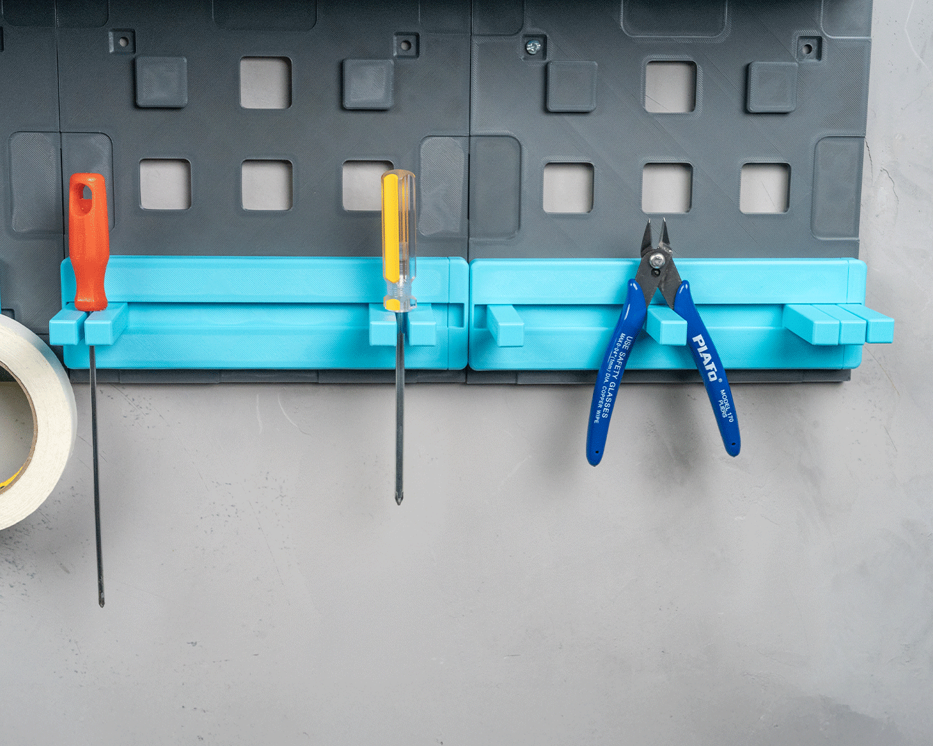 Upright – Wall-Mounted Organizer