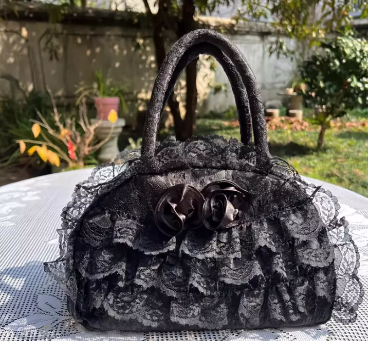 Vintage Floral Lace-like Handbag