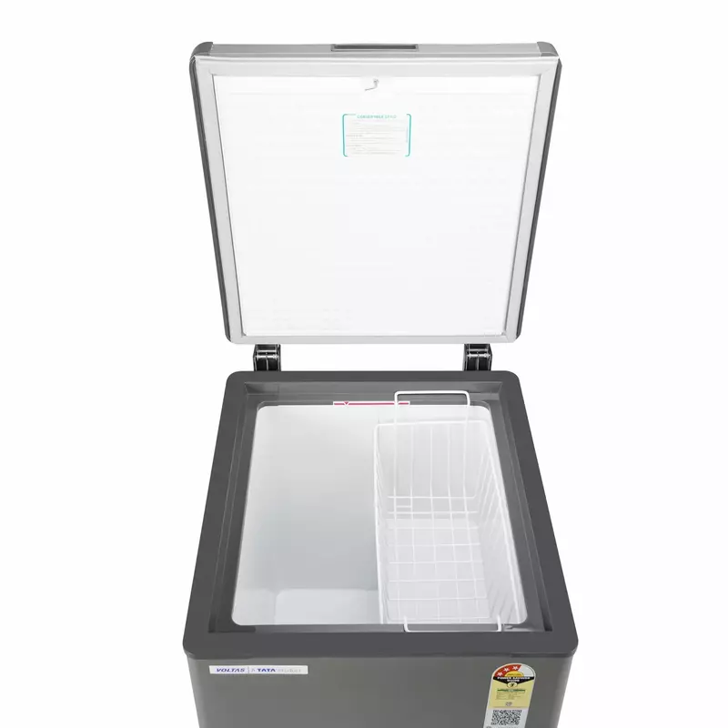 A person easily opening the spring-loaded lid of the Voltas CVF120SA3-P1-GW freezer.