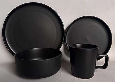 Premium 16-piece Stoneware Dinner Set (black)
