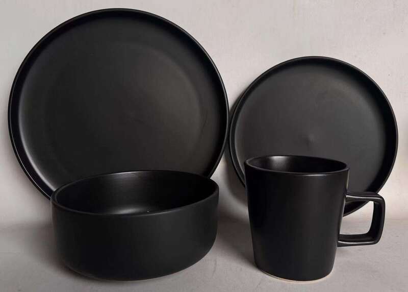 Premium 16-piece Stoneware Dinner Set (black)