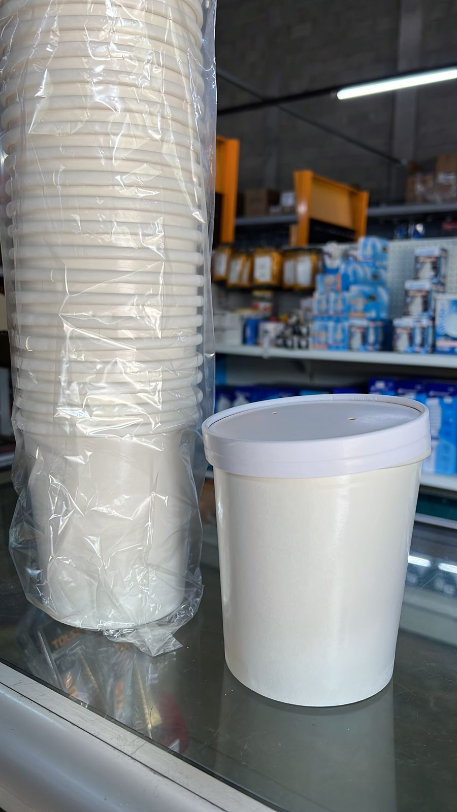 Vaso de Carton con Tapa 32oz ristra 25 unidades