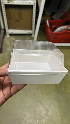 Recipiente Cuadrado Laminado Blanco 4"x4"x2.5" con Tapa
