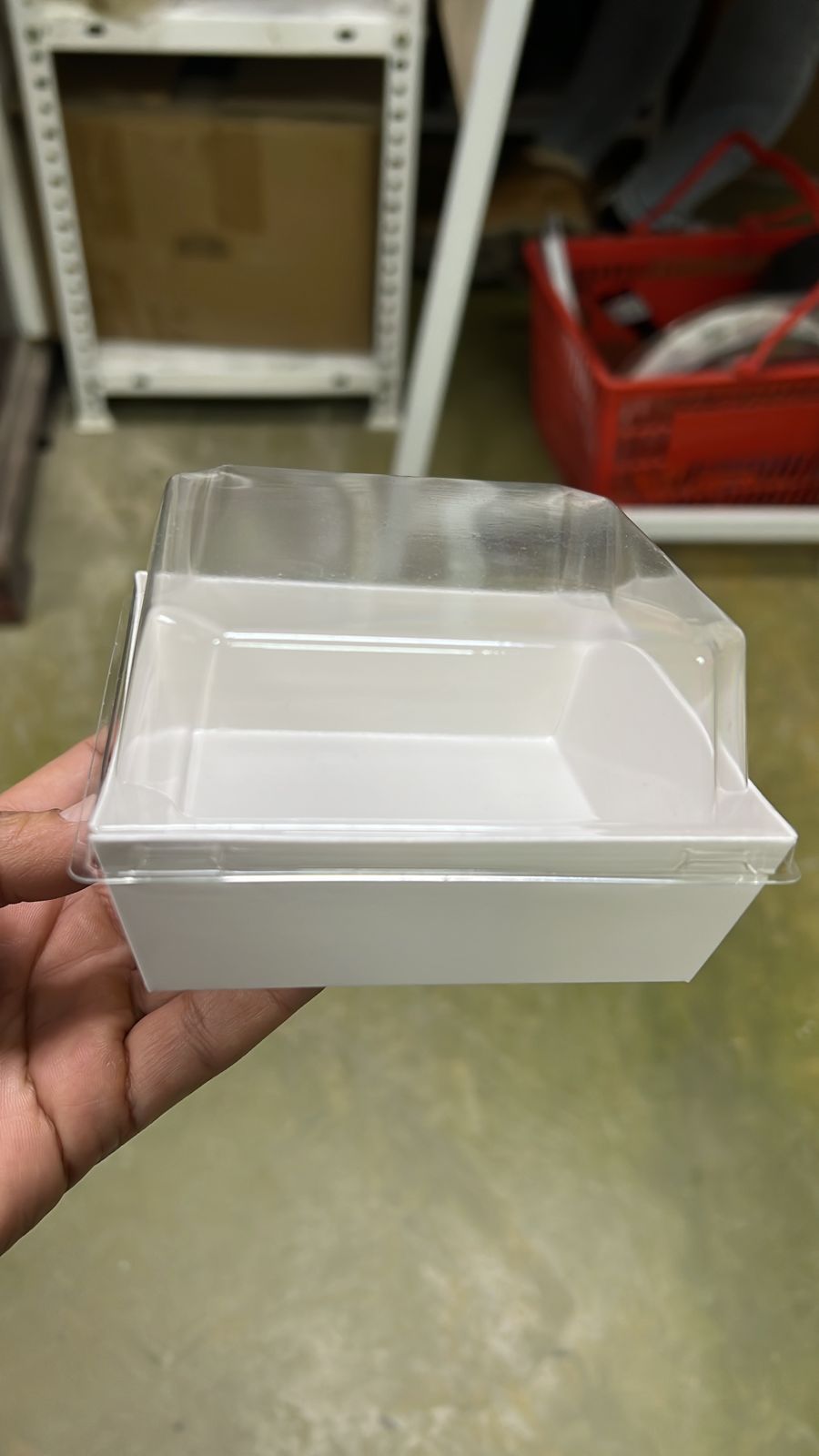 Recipiente Cuadrado Laminado Blanco 4"x4"x2.5" con Tapa