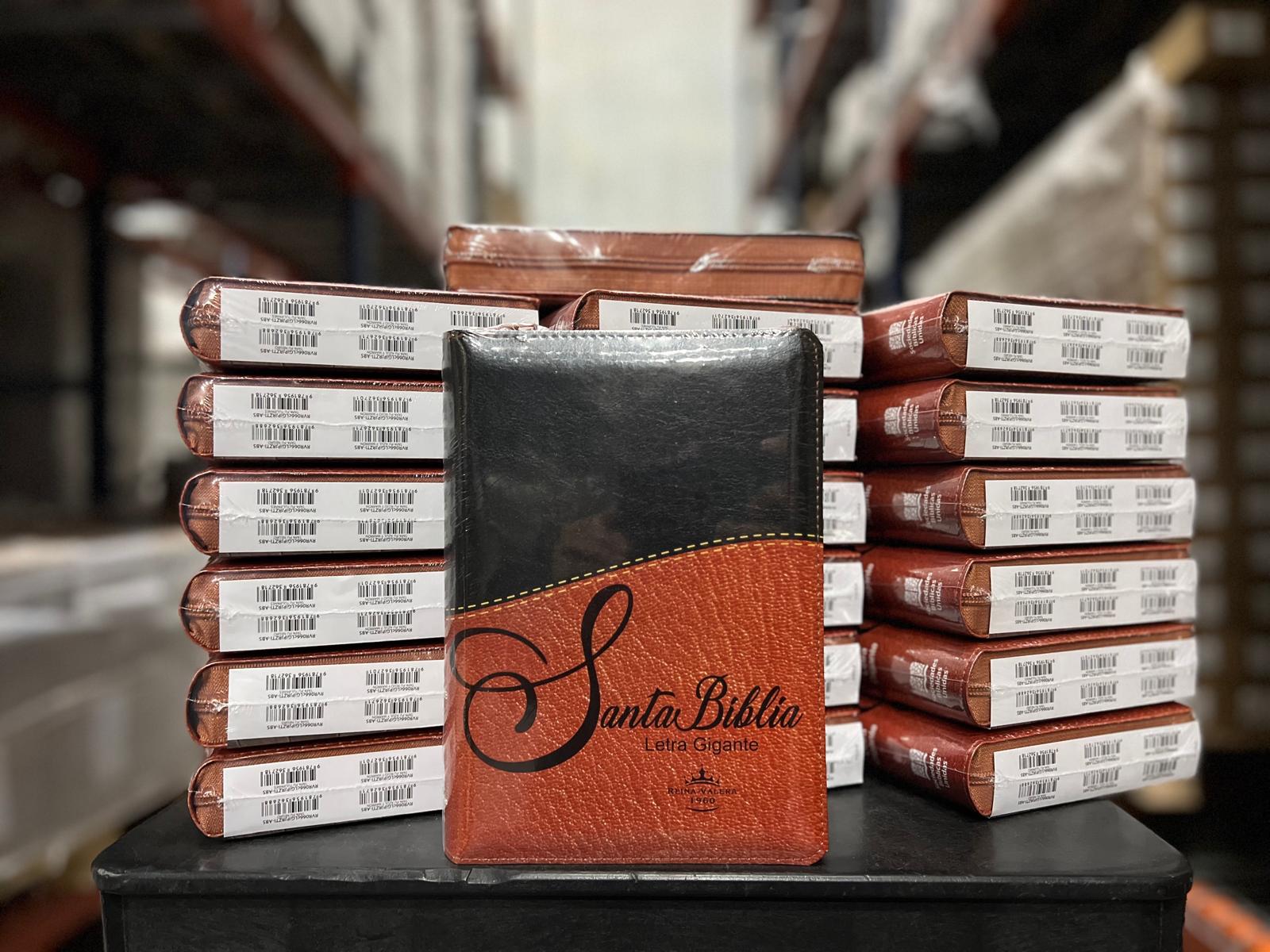 Santa Biblia Manual Letra Gigante Imitación Piel, Negro/Cafe - Caja 20 unidades