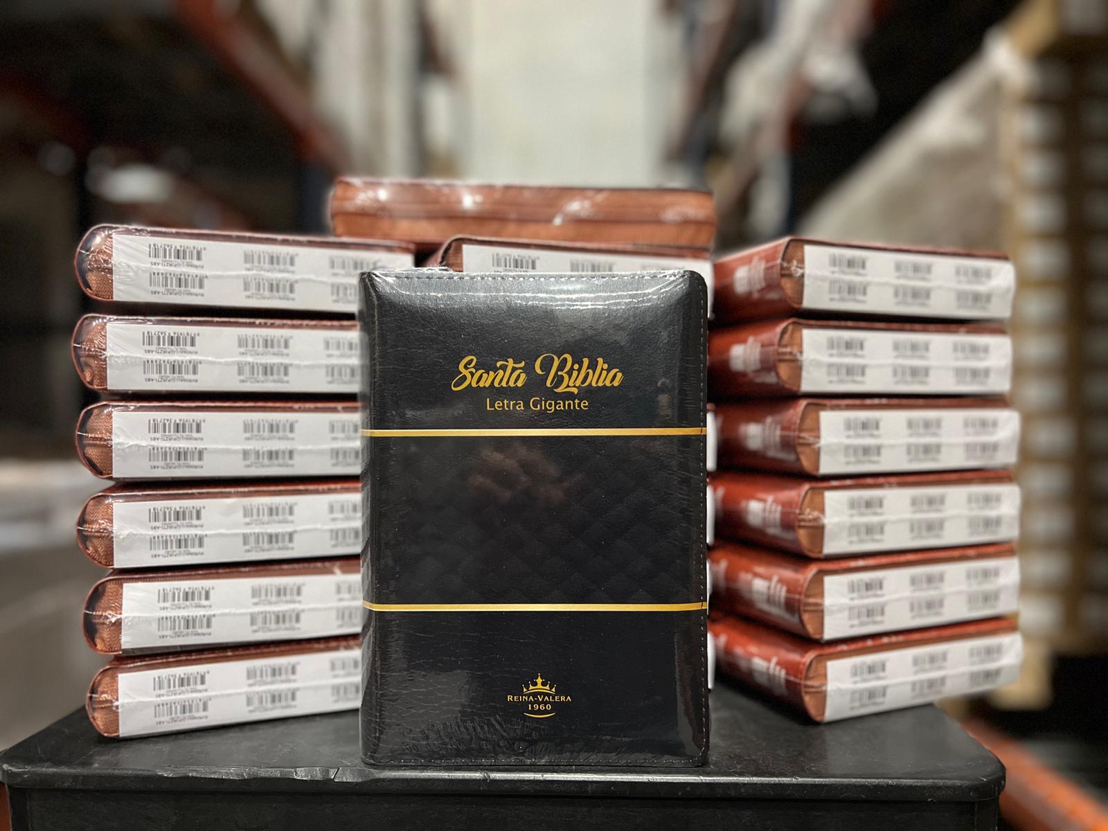 Santa Biblia Manual Letra Gigante Imitación Piel, Negra - Caja 20 unidades