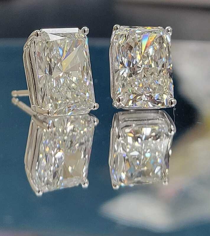Radiant Cut Diamond Ring