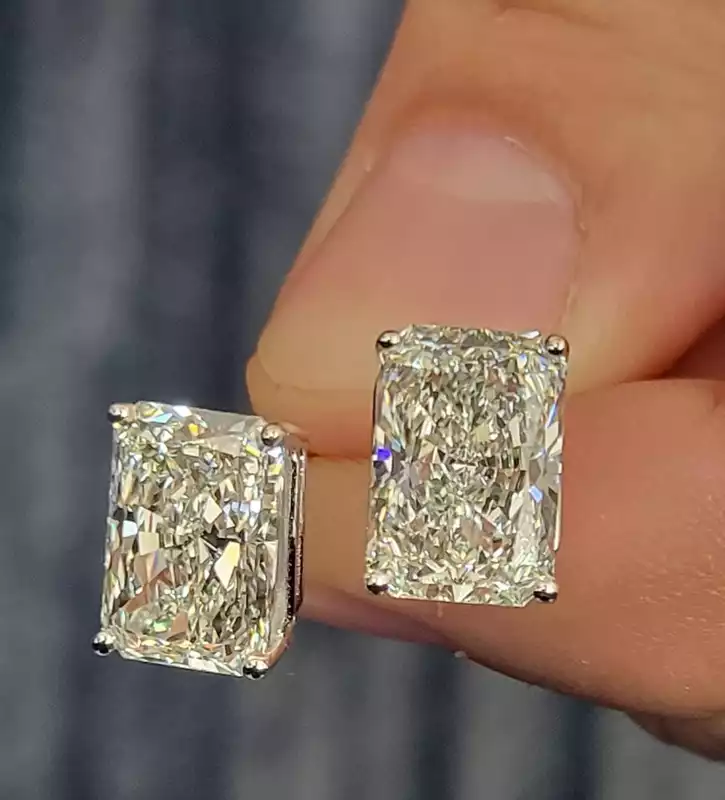 Radiant Cut Diamond Ring