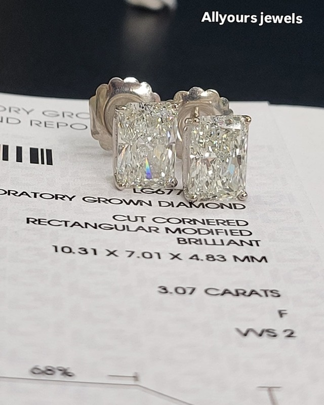 Radiant Cut Diamond Ring