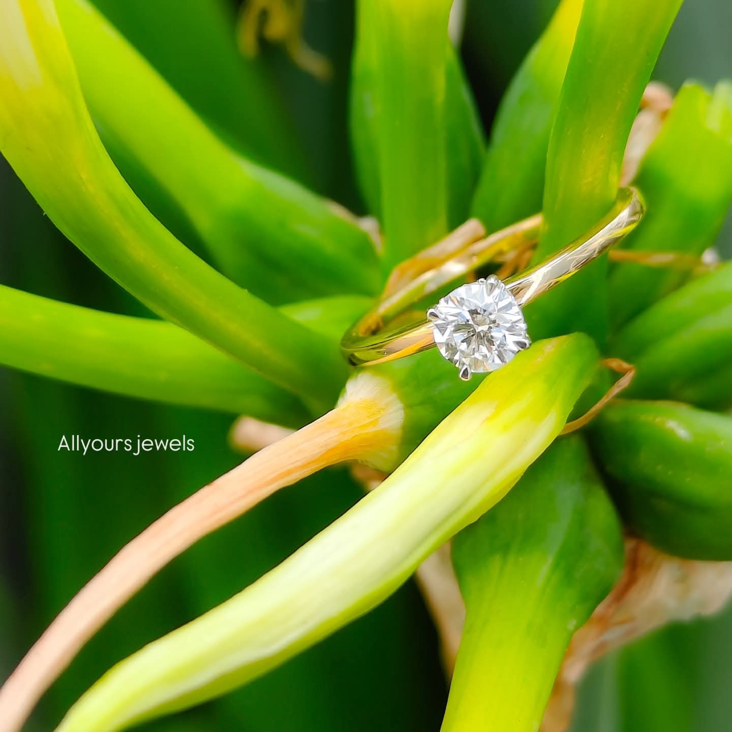 Natural Diamond Engagement Ring