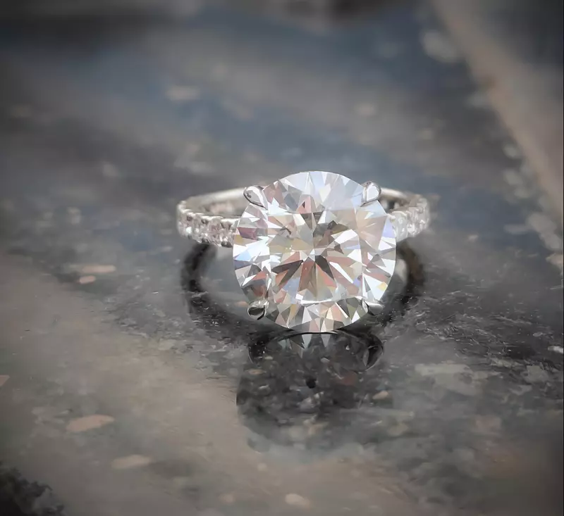 4 Prong Big Round Shape Diamond Ring