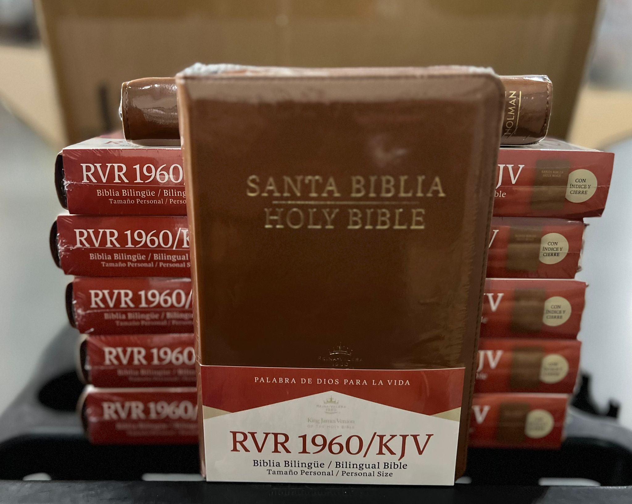 Biblia Bilingue/ Marrón/ Manual / Letra Pequeña / Imitación Piel / With Index and Zipper / RVR 1960 /Caja de 12 unidades