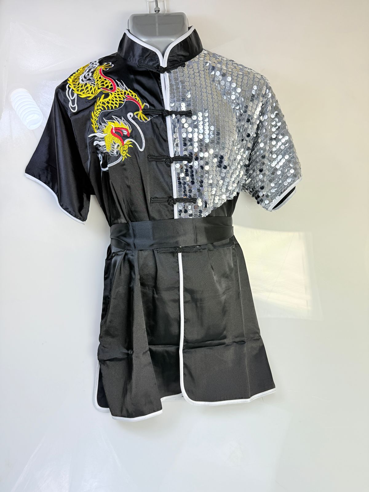 Copia de Uniforme Competencia Wu Shu lentejuelas Negro