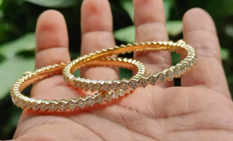 Openable comfort fit bangle