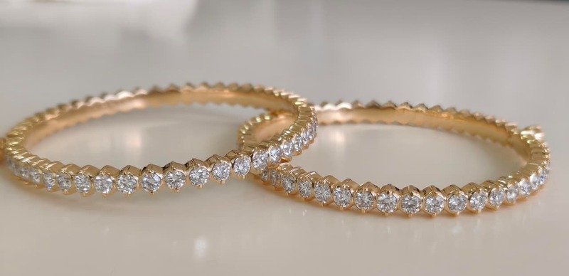 Openable comfort fit bangle