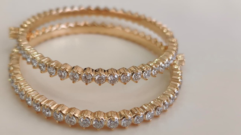 Openable comfort fit bangle