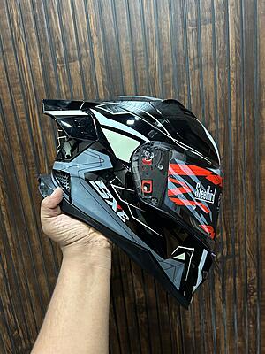 STEELBIRD SBH-61 ISS SXE RACE-X GLOSSY BLACK/OFF WHITE C/V 600MM (EXLUSIVE)