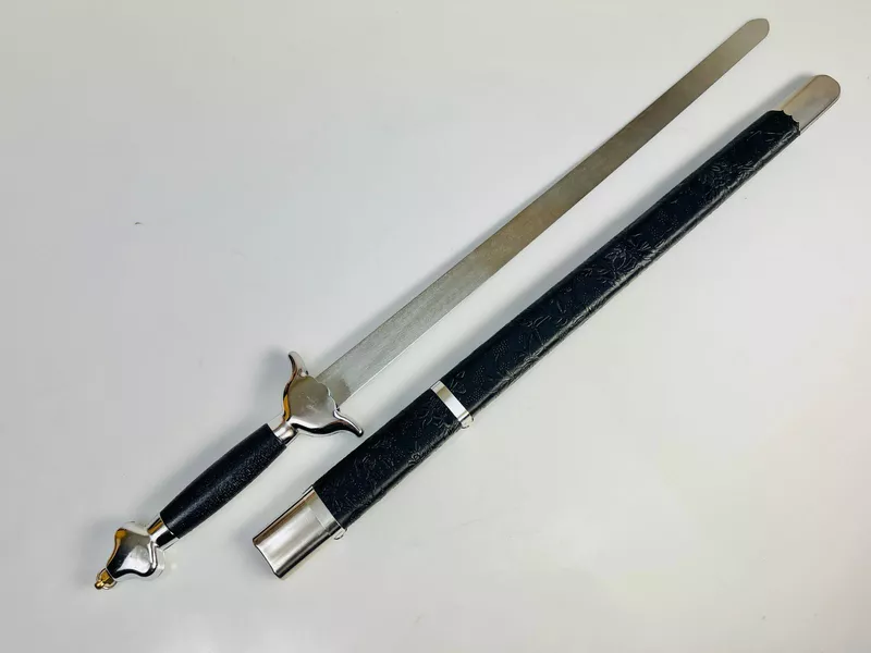 Espada con funda negra para niños