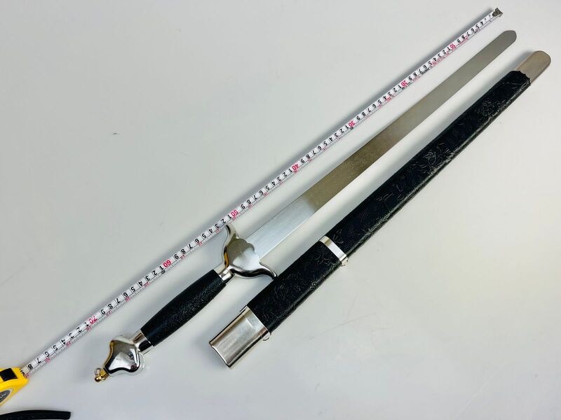 Espada con funda negra para niños