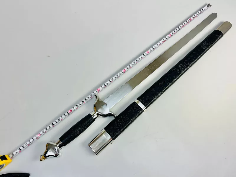 Espada con funda negra para niños