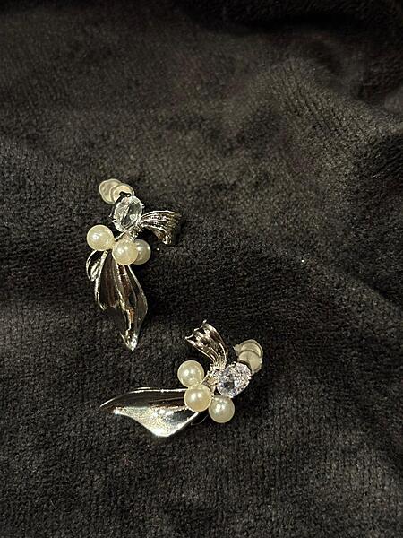 Vintage-style Pearl Crystal earrings