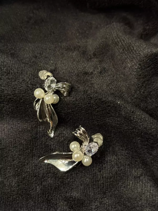 Vintage-style Pearl Crystal earrings