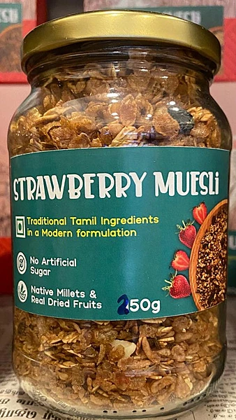 Strawberry muesli  250 G (Glass Jar)