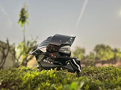 STEELBIRD SBH-61 ISS SXE RACE-X GLOSSY BLACK/SILVER C/V 580MM WITH ANTIFOG(EXLUSIVE)