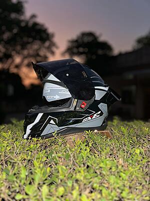 STEELBIRD SBH-61 ISS SXE RACE-X GLOSSY BLACK/SILVER C/V 620MM WITH ANTIFOG(EXLUSIVE)