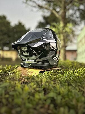 STEELBIRD SBH-61 ISS SXE RACE-X GLOSSY BLACK/SILVER C/V 580MM WITH ANTIFOG(EXLUSIVE)