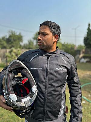 STEELBIRD SBH-61 ISS SXE RACE-X MATT BLACK/SILVER C/V 580MM WITH ANTIFOG(EXLUSIVE)