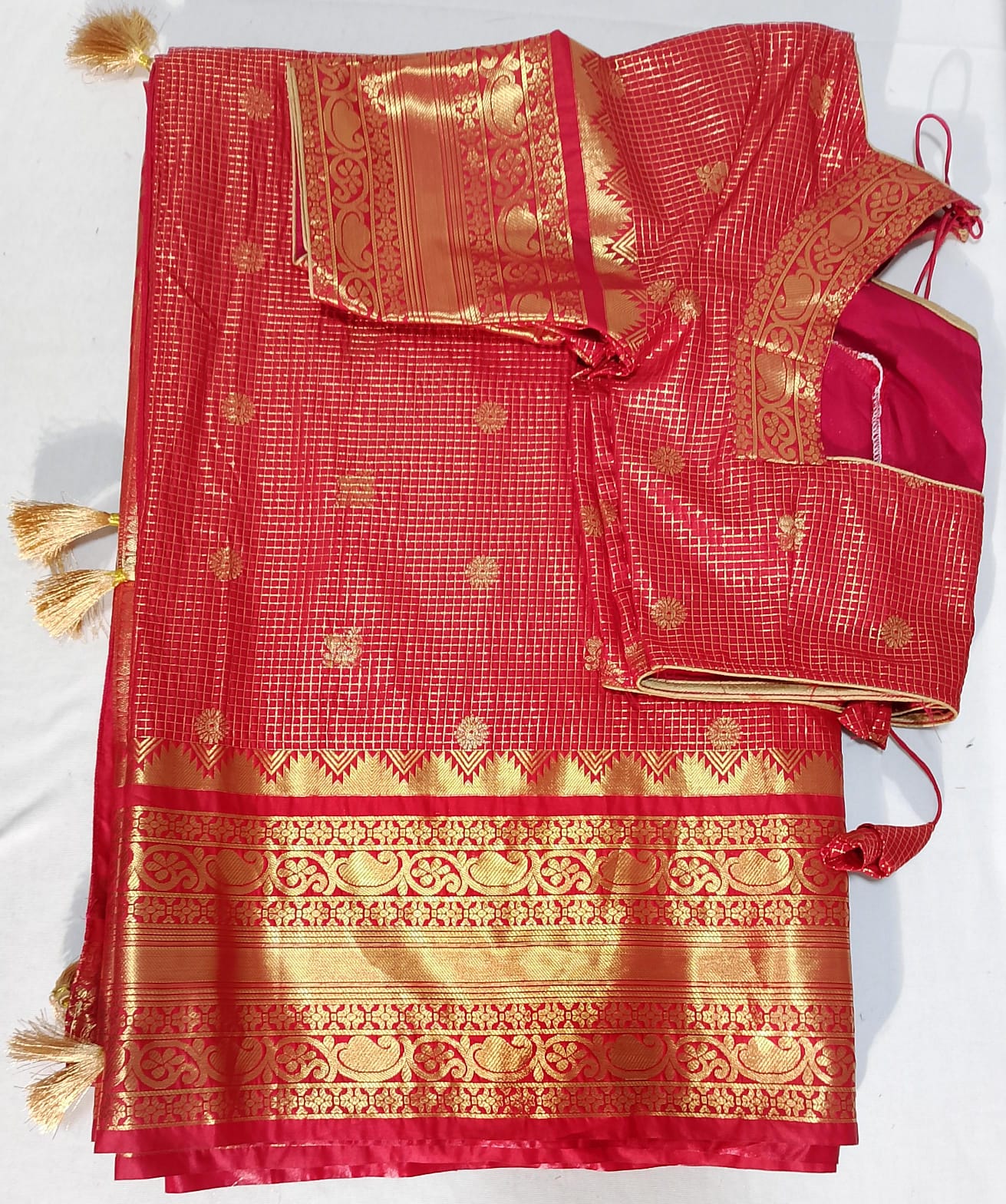 S007: Ready To Ship Beautiful Vintage Checks Saree With Stitched Blouse