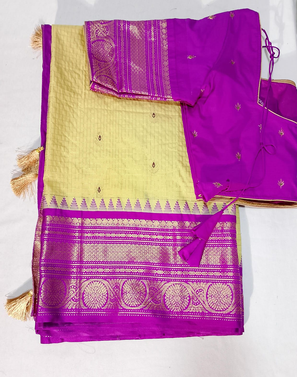 S012: Ready To Ship Beautiful Gadwal Saree With Stitched Blouse