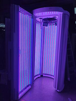 Standing Red Light Therapy Cabin – Full-Body Vertical LED PDT System