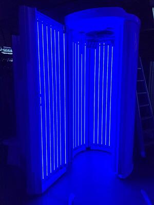 Standing Red Light Therapy Cabin – Full-Body Vertical LED PDT System