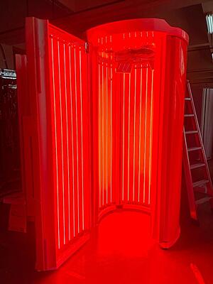 Standing Red Light Therapy Cabin – Full-Body Vertical LED PDT System