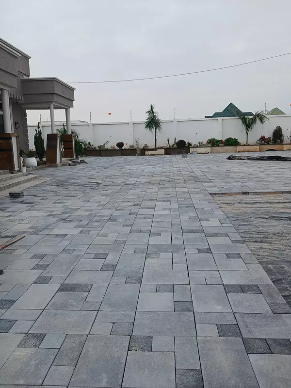 PM242: MHANDE (B) PAVING BLOCK