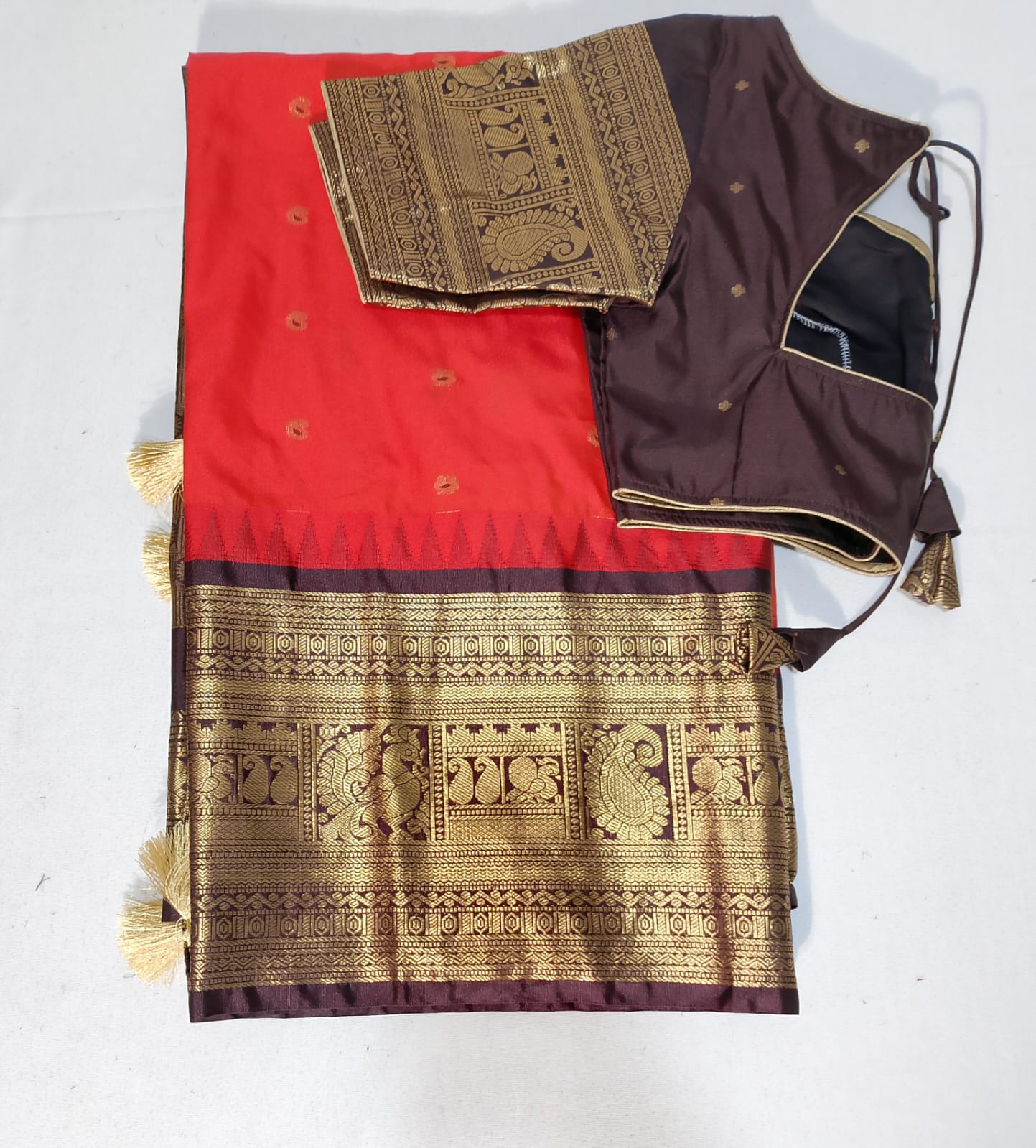 N472: Ready To Ship Beautiful Gadwal Saree With Stitched Blouse